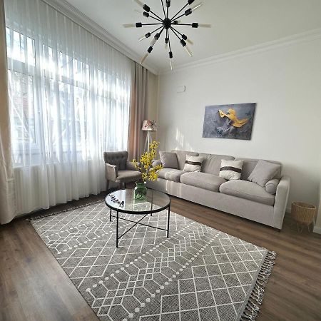 Center Of City In Besiktas 2 Plus 1 With 2 Bathroom And 3 Air Conditioner Provincia di Provincia di Istanbul Esterno foto
