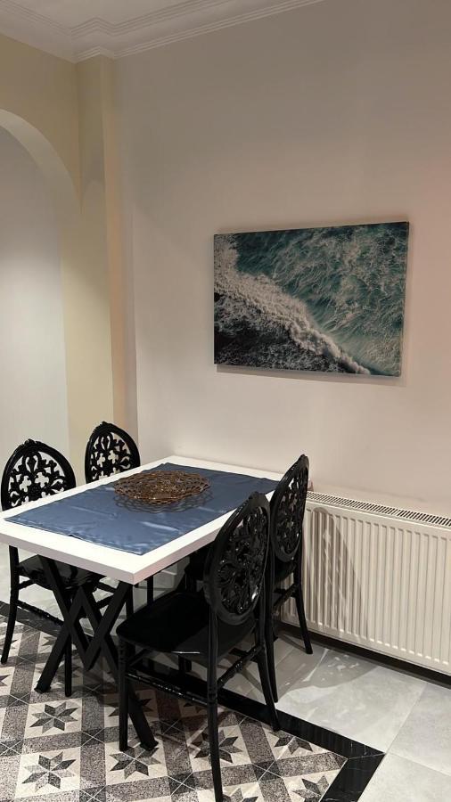 Center Of City In Besiktas 2 Plus 1 With 2 Bathroom And 3 Air Conditioner Provincia di Provincia di Istanbul Esterno foto