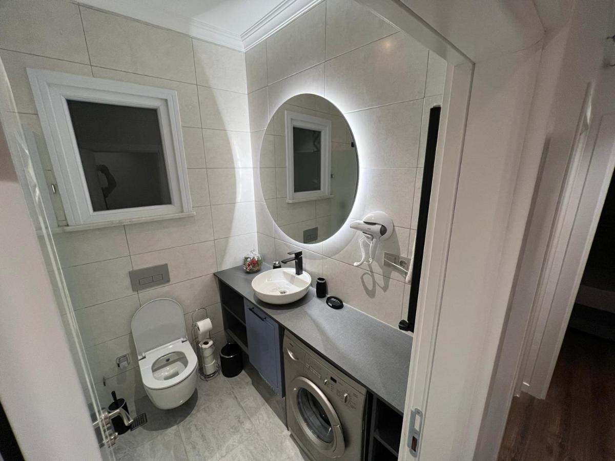 Center Of City In Besiktas 2 Plus 1 With 2 Bathroom And 3 Air Conditioner Provincia di Provincia di Istanbul Esterno foto
