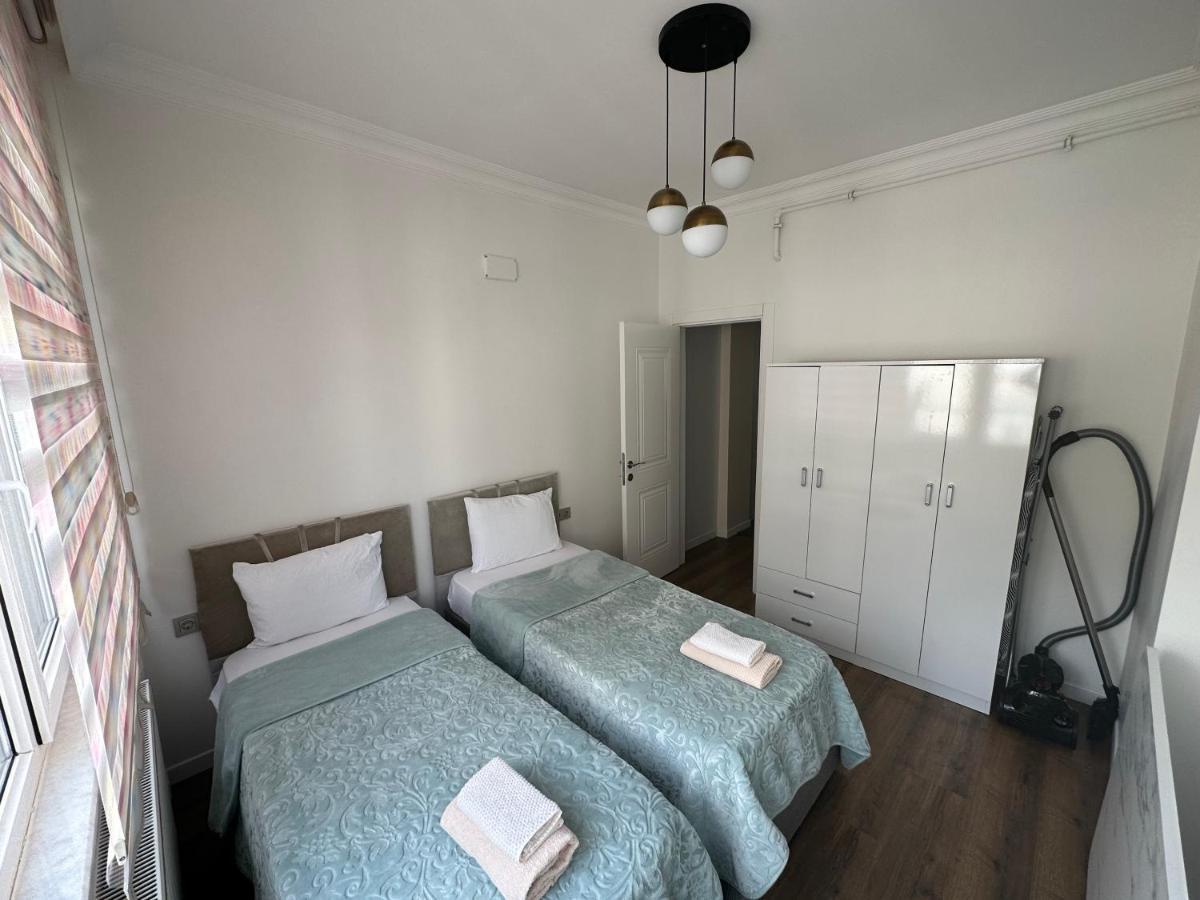 Center Of City In Besiktas 2 Plus 1 With 2 Bathroom And 3 Air Conditioner Provincia di Provincia di Istanbul Esterno foto
