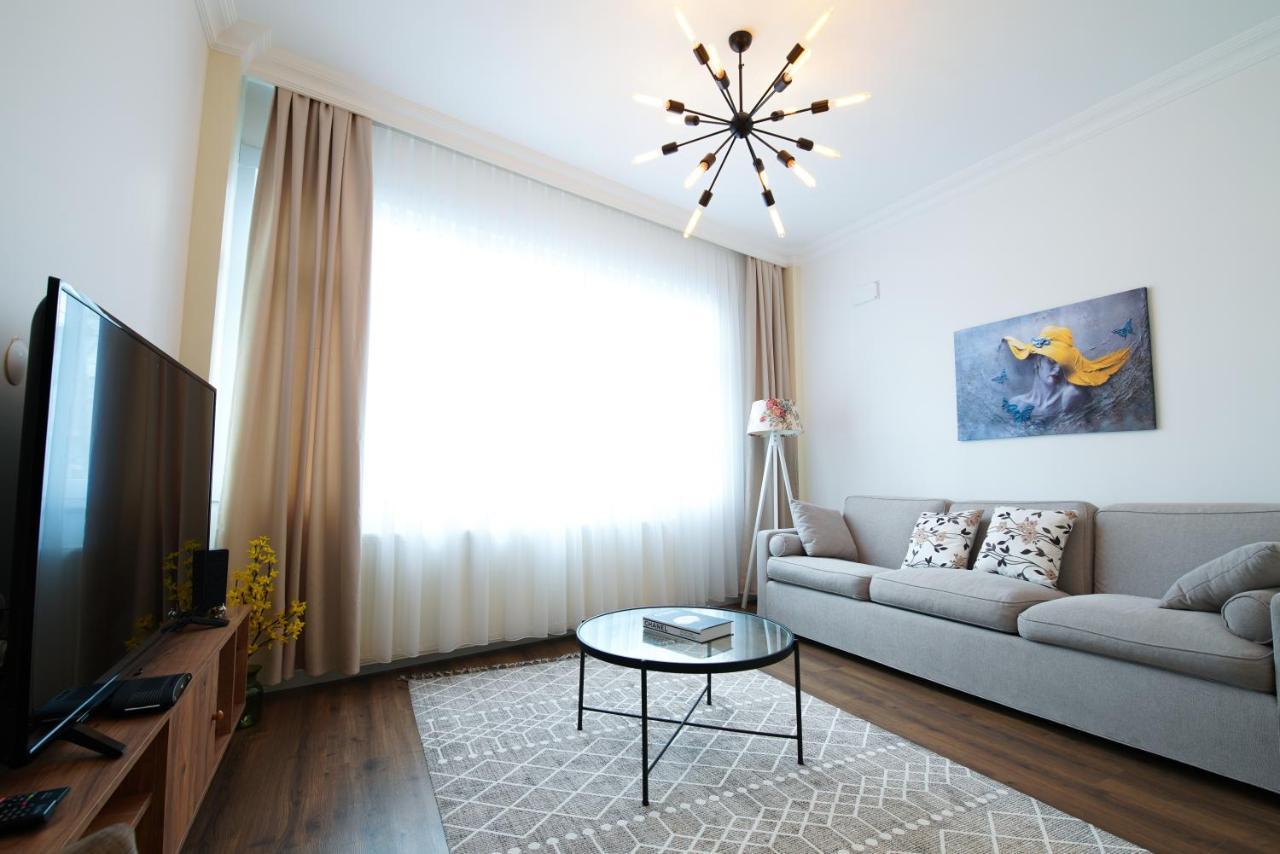 Center Of City In Besiktas 2 Plus 1 With 2 Bathroom And 3 Air Conditioner Provincia di Provincia di Istanbul Esterno foto