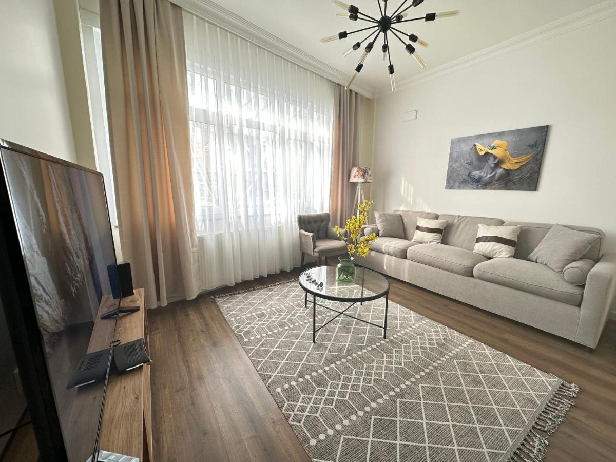 Center Of City In Besiktas 2 Plus 1 With 2 Bathroom And 3 Air Conditioner Provincia di Provincia di Istanbul Esterno foto