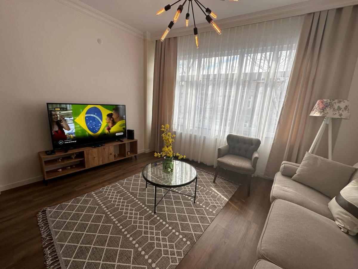 Center Of City In Besiktas 2 Plus 1 With 2 Bathroom And 3 Air Conditioner Provincia di Provincia di Istanbul Esterno foto